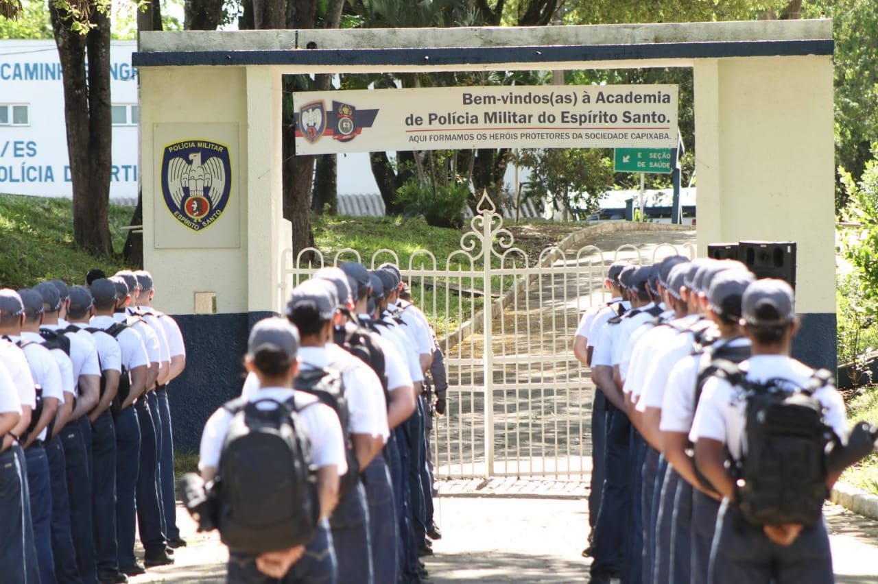 PMES Alunos do Curso de Formação de Oficiais se apresentaram na Academia de Polícia Militar PMES Alunos do Curso de Formação de Oficiais se apresentaram na Academia de Polícia Militar